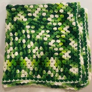 Handmade knit blanket Green and white